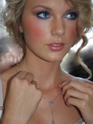 cute eye makeup ideas for blue eyes. drag eye makeup. how to put on